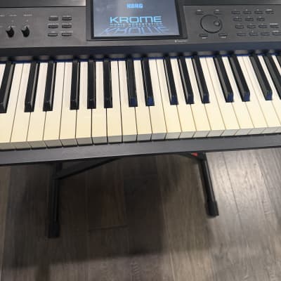 Korg KROME 88-Key Music Workstation 2012 - Black