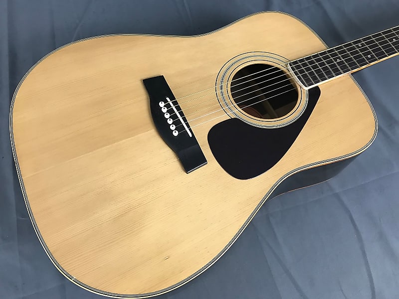 Yamaha FG-201 Solid Ezo spruce top!