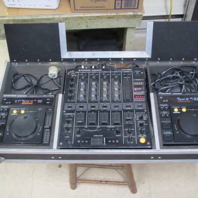 Pioneer DJM-500 Mixer w 2 CDJ-700S Cd Players In Case image 2