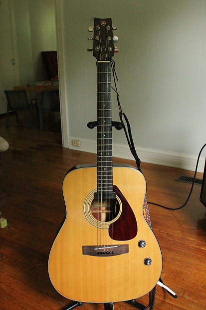 Yamaha fg160e acoustic deals guitar