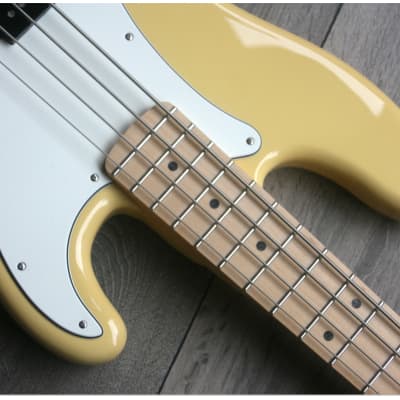 Fender "Limited Edition Precision Bass in Buttercream" GIGBAG imagen 3