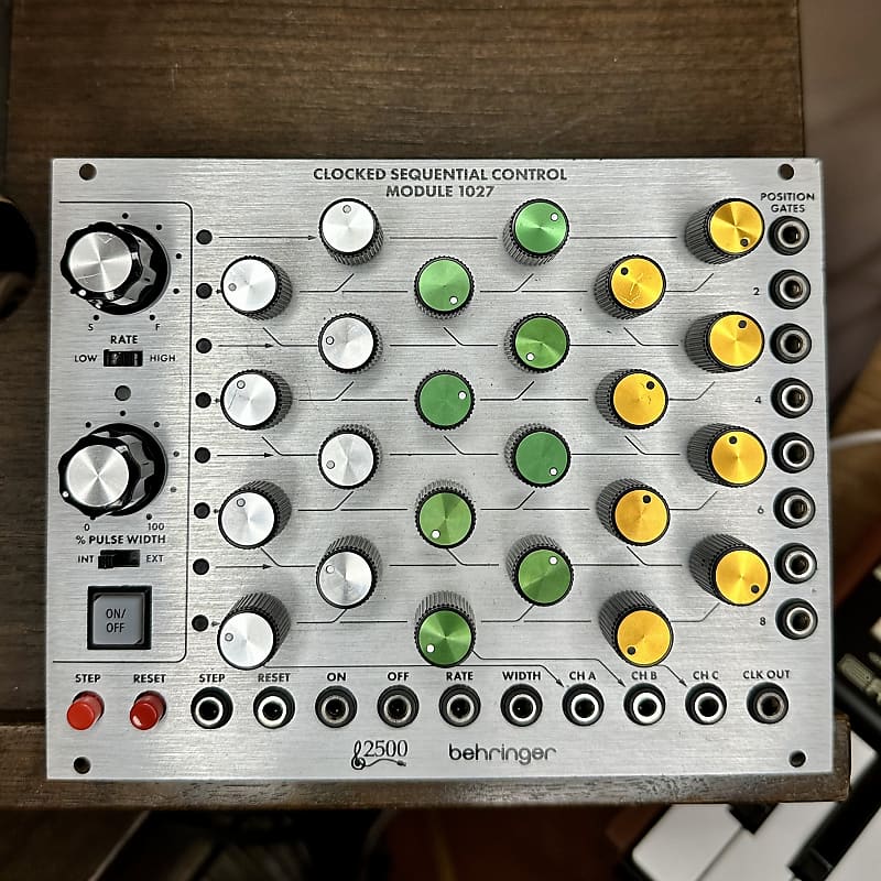 鍵盤楽器 Behringer CLOCKED SEQUENTIAL CTRL. 1027 Behringer Clocked Sequential Control Module 1027 8-step