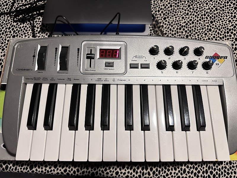 M-Audio Oxygen 8 25-Key MIDI Keyboard Controller