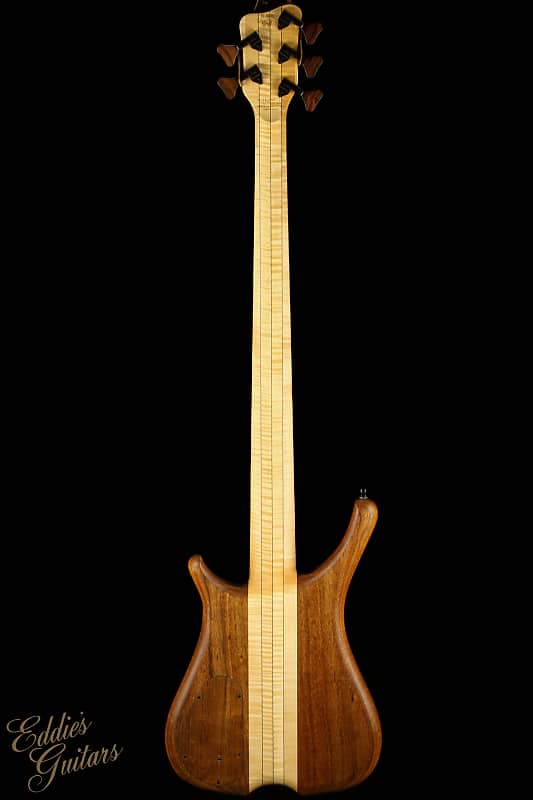 当社の Masterbuilt Shop Custom Warwick Infinity 5 Maple Flamed ベース