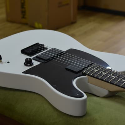Fender Artist Jim Root Telecaster Flat White Electric Guitar & Deluxe Black Tweed Hardshel image 8