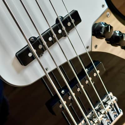 Fender American Standard Jazz Bass V Maple Fingerboard, Black image 7