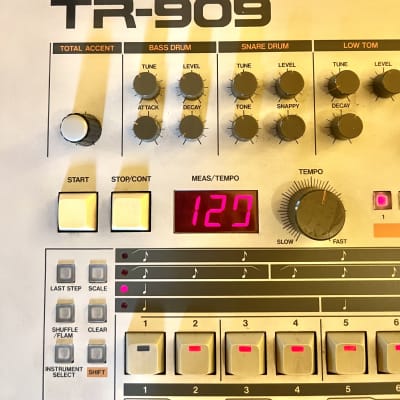 Roland TR-909 Rhythm Composer 1983 - 1985 - White