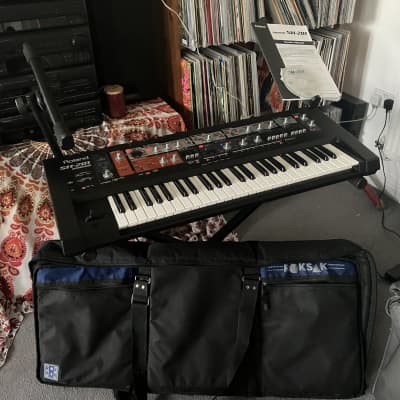 Roland SH-201 synthesizer with quik lok stand and gig bag
