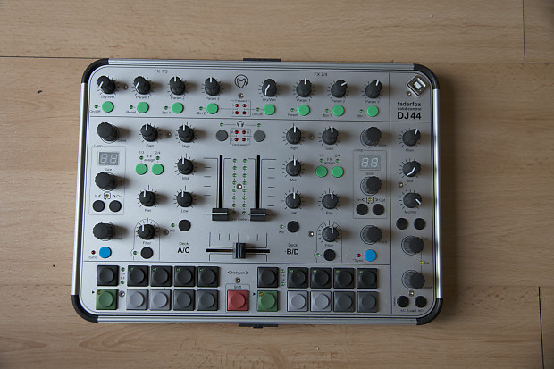 Faderfox DJ44 mobile DJ controller [Traktor / Ableton]