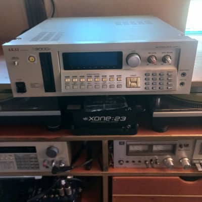 Akai S3000i MIDI Stereo Digital Sampler 1993 - White