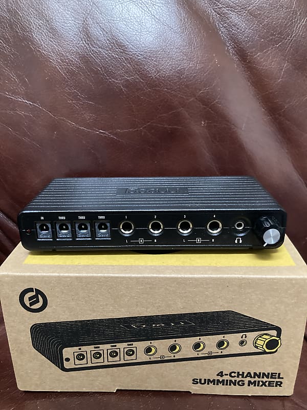 Moog 4-Channel Summing Mixer with 3-way power distribution