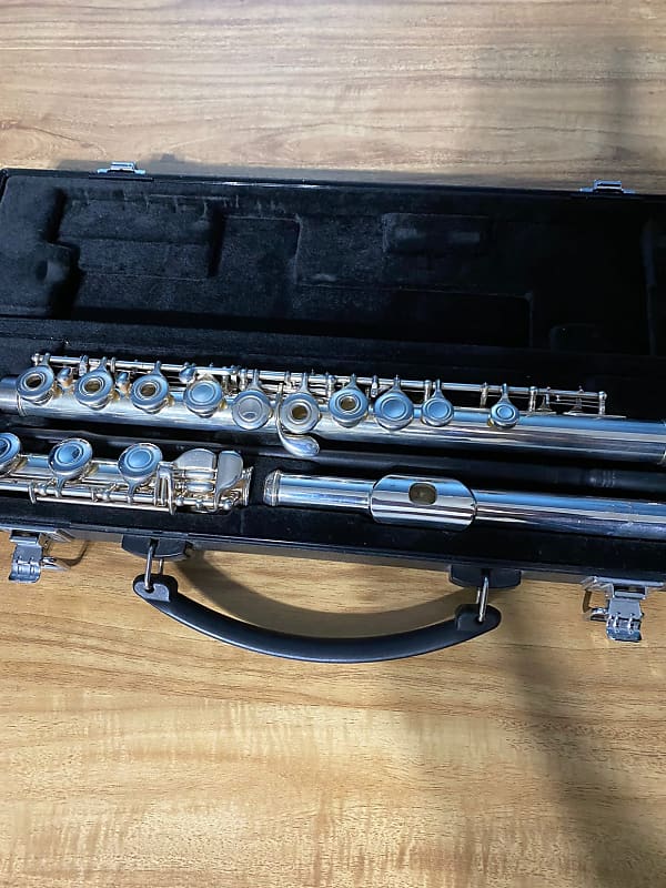 Yamaha 361 Intermediate flute image 1