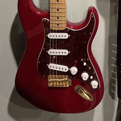 Fender Classic Player Deluxe Stratocaster in Crimson Red - Andertons Music  Co.