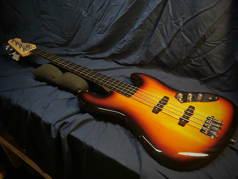 Squier Vintage Modified Fretless Jazz Bass image 1