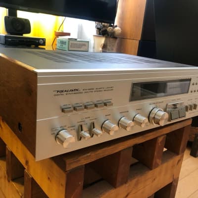 Vintage Realistic STA-2250 Quartz locked Digital Synthesized stereo receiver image 4