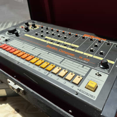 Roland TR-808 + flycase 1982