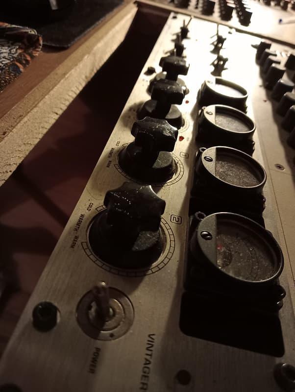 Behringer Valve preamp ultragain Reverb