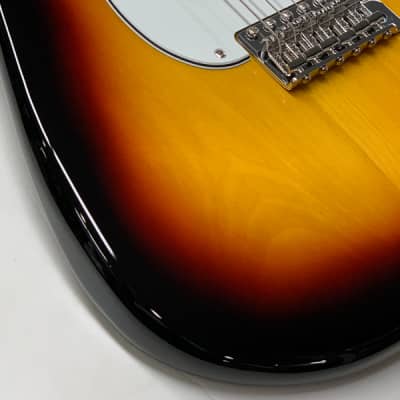 Fender Made in Japan Traditional Late 60s Stratocaster SN:9746 ≒3.30kg 2020 3-Color Sunburst image 4