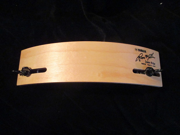 Snare drum outlet wood block