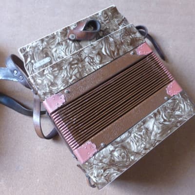 vintage 8 bass diatonic accordion 40s 50s image 2