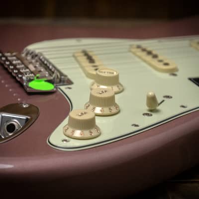 Fender Vintera '60s Stratocaster Modified, Pau Ferro Fingerboard,  Burgundy Mist Metallic image 9