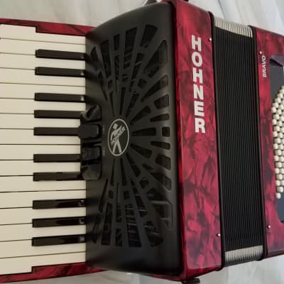 Hohner Bravo II 48 Bass Red Rojo Piano Accordion Acordeon +GigBag, Straps, Shirt - Authorized Dealer image 9