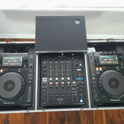 Pioneer DJM-750 MK2, 4 Channel Professional DJ Mixer and 2 CDJ 900 image 2