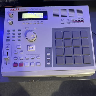 Akai MPC2000 MIDI Production Center 1997 - 2001 - Grey