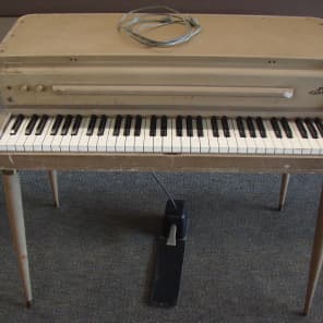 Vintage 1960s Wurlitzer 140 64 Key Solid State Electric Piano Reverb