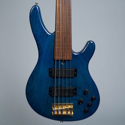 YAMAHA TRB 5 II bass guitars