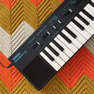 Yamaha Synth Keyboard - 1980’s Made in Japan 🇯🇵! - Mint Condition with Original Case! - Onboard Drums! - Beach House Vibes! - image 3