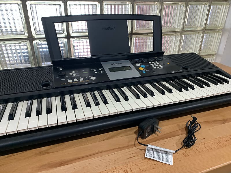 Yamaha PSR-E223 2011 student keyboard | Reverb