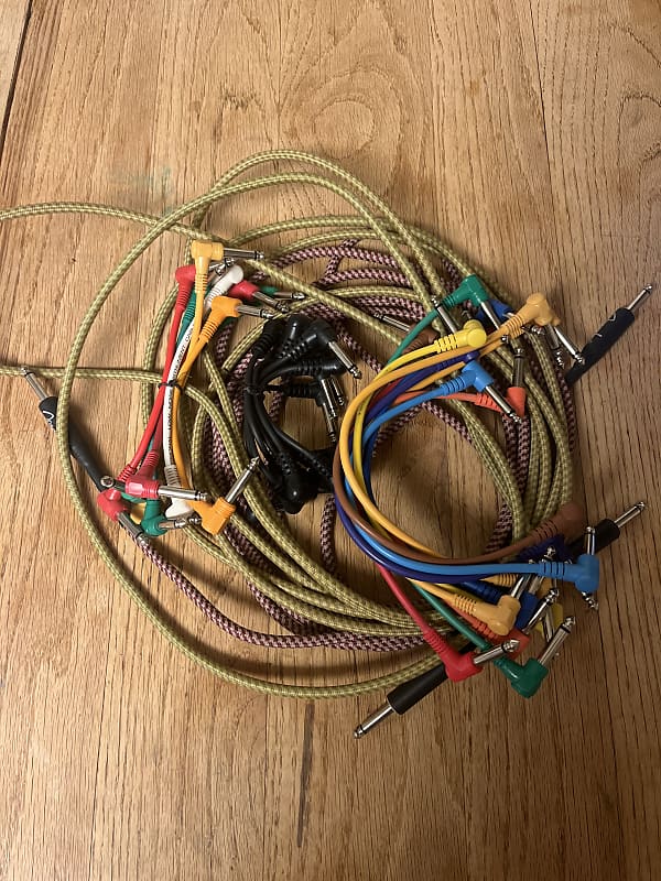 2 Fender vintage volt instrument cables & 25 various sized pedalboard cables image 1