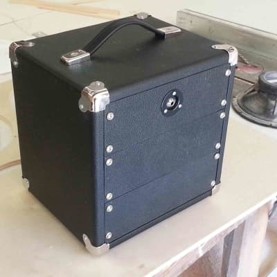 SubZ 1x10 Small Footprint Extension Guitar Cabinet - Black Tolex - Silver Grill Cloth - Convertible image 2