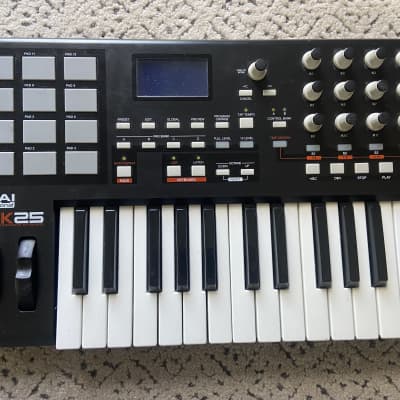 Akai MPK25 - Black