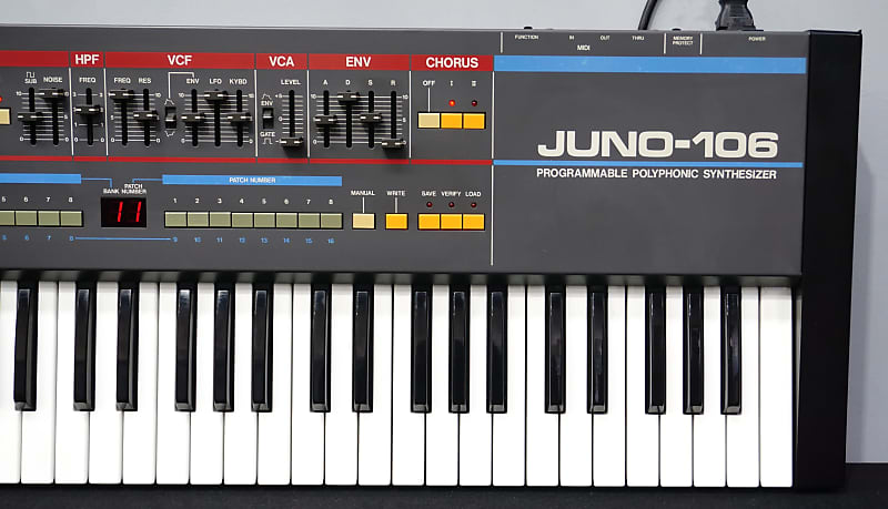 Roland Juno-106 Vintage Classic - 80's Analogue Synthesiser