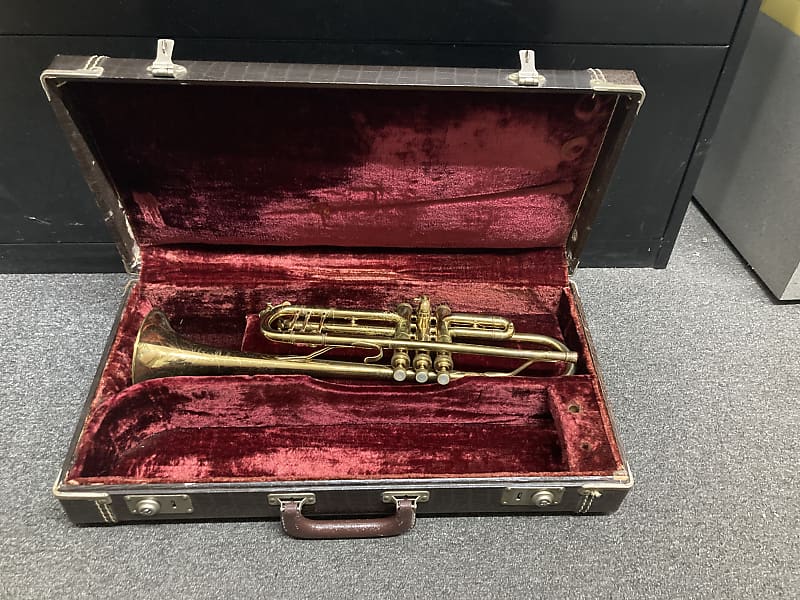 Vintage/Pre-owned Buescher TrueTone "Union Label" Series Trumpet w/ wood case image 1