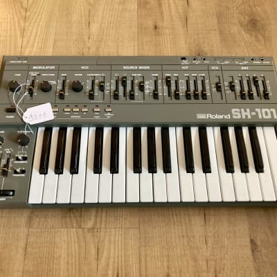 Roland SH-101 32-Key Monophonic Synthesizer 1982 - 1986 - Gray (Serviced / Warranty / Accessories)