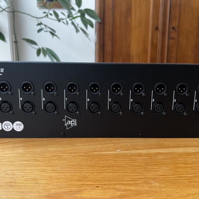 API 500VPR 10-Slot 500 Series Rack with L200 PSU 2019 - Present - Black image 4