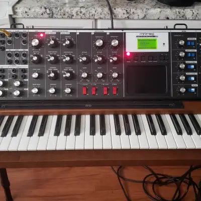 Moog Minimoog Voyager XL 61-Key Monophonic Synthesizer with Anvil Case with Wheels.