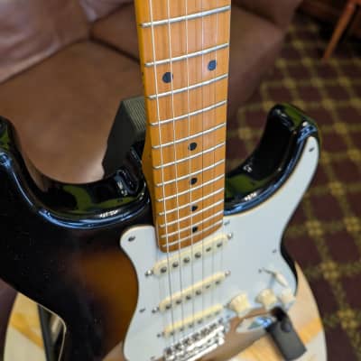 Fender 50's Reissue Stratocaster Maple Neck 1995 W/Case Made in Japan Two Tone Sunburst image 8