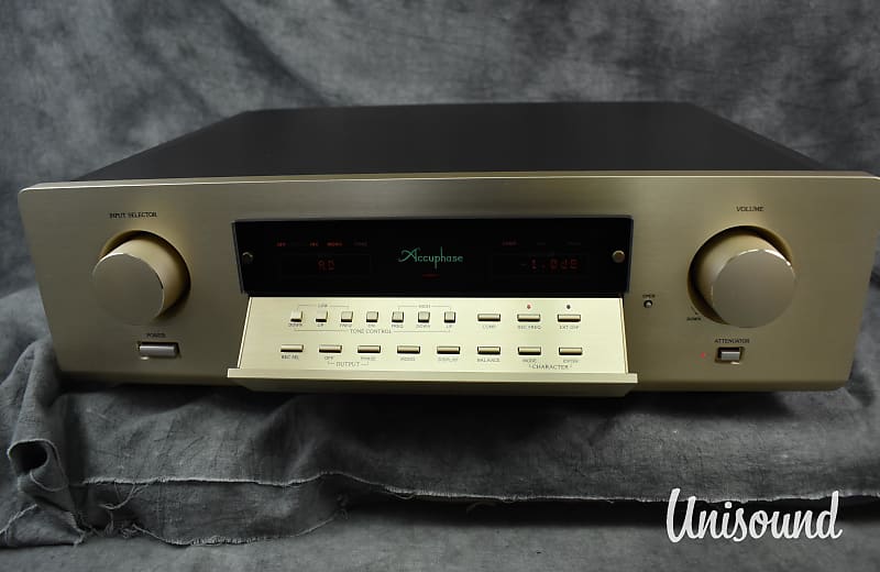 Accuphase DC-300 Digital precision stereo preamplifier w/ AI-U1 Analog  Inputs