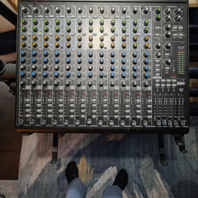 Mackie 1642VLZ4 16-Channel Mic / Line Mixer image 1
