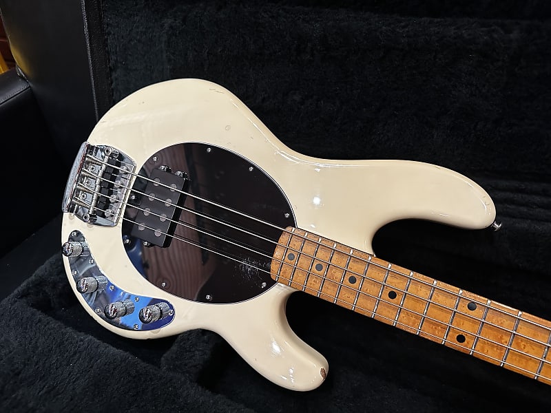 Ernie Ball Music Man Stingray 1988 - White - Birds Eye Maple