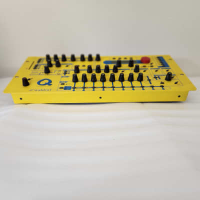 Waldorf Q Rack Synth - 16-Voice Rackmount Synthesizer 1999 - 2011 - Yellow image 5