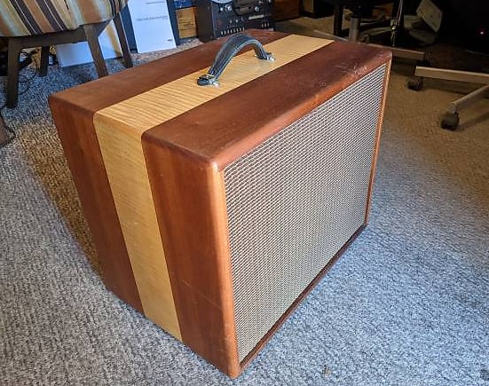 Wooden sales guitar cabinet