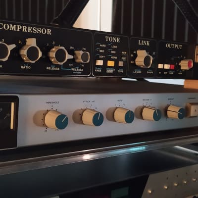 API 2500 Stereo Bus Compressor in Mint Condition image 4