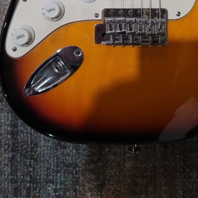 Fender Stratocaster Lefty  1999 3 Tone with Hard Case image 2