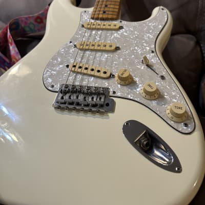 1980s Fender Stratocaster Japan E-Serial # Olympic White 1980s Fender Stratocaster Japan E-Serial # Olympic White