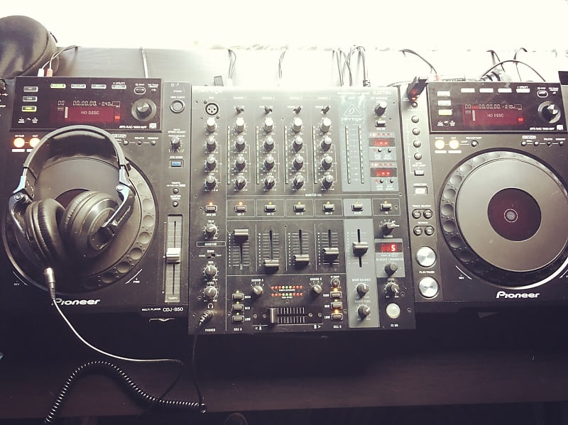 Pioneer CDJ-850k Set + Behringer DJX 750 / DJ Setup | Reverb Canada